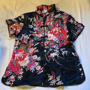 Kimono style blouse. 100% silk.